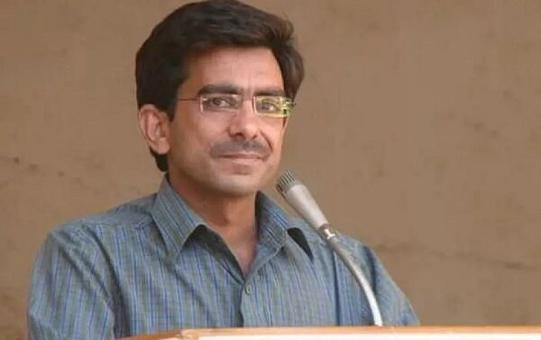 એલમ્બિક સ્કૂલના શિક્ષક વિનુ કાતરીયાને ફરજ મોકુફ કરવા માટેનો ઠરાવ સ્કૂલના મંડળ દ્વારા ડીઈઓ કચેરીને મોકલી આપવામાં આવ્યો હતો જેના આધારે શિક્ષકને સસ્પેન્ડ કરવાની કાર્યવાહી કરવામાં આવી હતી. આ ઉપરાંત શિક્ષક સામે ખાતાકીય તપાસનો આદેશ પણ આપવામાં આવ્યો છે.