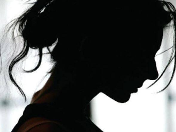 સાઉથ ભોપાલના ડીસીપીએ જણાવ્યું કે, ડેપ્યુટી કમિશ્નર પંકજ કુમાર સિંહ પર તેના સહકર્મીએ દુષ્કર્મનો આરોપ લગાવ્યો હતો. આ બંનેની ઓળખખાણ 2010માં થઈ હતી અને તેઓ કોઈ કામ અર્થે અહીંયા આવ્યા હતા. બંને એક જ હોટલમાં અલગ અલગ રૂમમાં રોકાયા હતા.