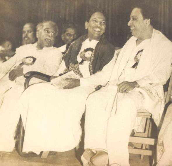 કરૂણાનિધિએ અનેક નાટક અને ફિલ્મોની સ્ક્રિપ્ટ લખી હતી. આ ઉપરાંત તેમણે સાઉથ સિનેમામાં અનેક સફળ એક્ટર પણ હતા. તમિલ સિનેમાના દિગ્ગજ કલાકારોમાં સામેલ શિવાજી ગણેશન અને એસ એસ રાજેંદ્રનને કરૂણાનિધિએ લોન્ચ કર્યા હતા.