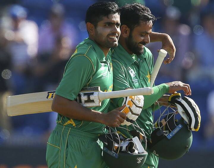 હફીઝ સતત પીસીબીના ટોપ કેટેગરીમાં હતો પરંતુ સોમવારે જાહેર કરવામાં આવેલા નવા કોન્ટ્રાક્ટમાં તેના બદલે બાબર આઝમને સ્થાન આપવામાં આવ્યું છે. પીસીબીએ ખેલાડીઓ સાથે ત્રણ વર્ષનો નવો કોન્ટ્રાક્ટ કર્યો છે. જે મુજબ ખેલાડીઓની આવક 25થી 30 ટકા વધી શકે છે.