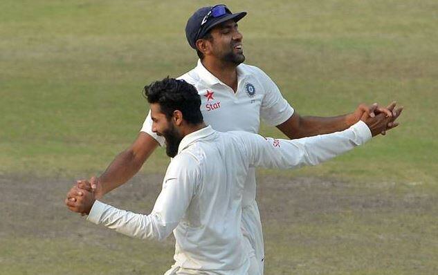 આ સ્થિતિમાં અનેક દિગ્ગજ પ્લેયર્સ લોર્ડ્સમાં બે સ્પિનર્સ સાથે ઉતરવું જોઈએ તેમ કહી રહ્યા છે. ભારત ટીમમાં બે ફાસ્ટ બોલર અને બે સ્પિનર સાથે ઉતરી શકે છે. જ્યારે ઇંગ્લેન્ડની ટીમમાં મોઈન અલીનો સમાવેશ કરવામાં આવી શકે છે.