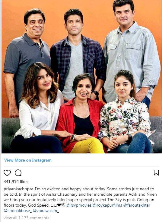 ધ સ્કાઇ ઇઝ પિંકની સ્ટોરી આયશા ચૌધરીની આસપાસ ફરે છે. જે 13 વર્ષની ઉંમરમાં પલ્મોનરી ફાઇબ્રોસિસનો સામનો કર્યા બાદ પ્રેરક વકતા બની ગઈ હતી.