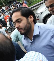 મુકેશ અંબાણીનો પુત્ર અનંત પ્રેમિકા રાધિકા મર્ચન્ટ સાથે રેસ્ટોરન્ટની બહાર જોવા મળ્યો, આ રહી તસવીરો