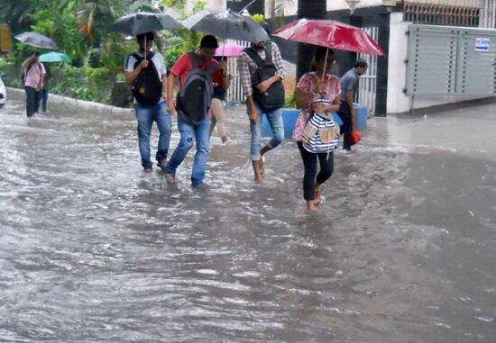 ઉલ્લેખનીય છે કે, વરસાદની પહેલી જ ઈનિંગમાં દક્ષિણ ગુજરાત અને સૌરાષ્ટ્રમાં ભારે તારાજી સર્જાઈ હતી. જ્યારે ઉત્તર અને મધ્ય ગુજરાત સહિતના અનેક જિલ્લા અને તાલુકાઓમાં હજુ પણ વરસાદની ઘટ સામે આવી છે.