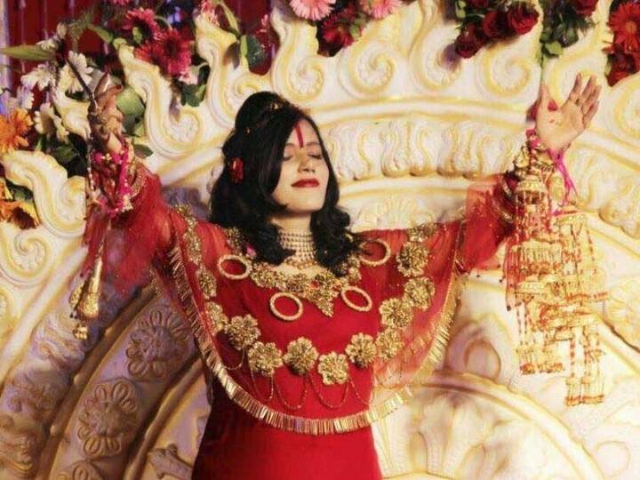 રાધે માંની લોકપ્રિયતા દેશના અનેક રાજ્યોમાં છે. અંધવિશ્વાસ પર બનેલી ફિલ્મ ઓહ માય ગોડમાં પણ તેના જેવું જ પાત્ર દેખાડવામાં આવ્યું છે. 