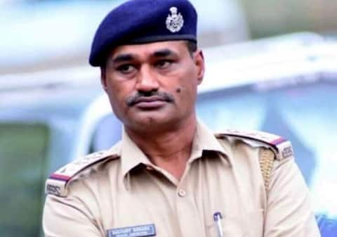 રાજકોટઃ ભાજપના નેતાને તમાચો ઠોકનારા PI સોનારાની બદલી રોકવા કોણે આપ્યું 24 કલાકનું અલ્ટિમેટમ ? રાજકોટઃ ભાજપના નેતાને તમાચો ઠોકનારા PI સોનારાની બદલી રોકવા કોણે આપ્યું 24 કલાકનું અલ્ટિમેટમ ?