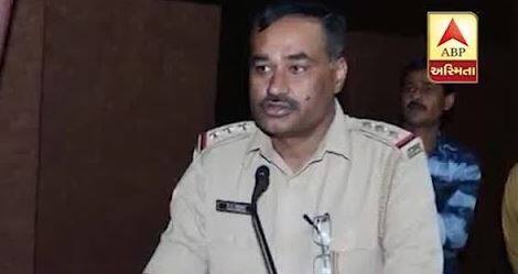 સોનારાએ જીભાજોડી કરનારા કારીયાને તમાચો મારી દીધો હતો. આ મામલે ગુસ્સે ભરાયેલા કારીયાએ ઉપર સુધી રજૂઆત કરતાં રાજ્યના પોલીસ વડાએ પીઆઇ સોનારાની આઇબીમાં બદલી કરી નાંખી છે. આ બદલીથી ગુસ્સે ભરાયેલા આહિર સમાજે સોનારાની બદલી રોકવા અલ્ટિમેટમ આપ્યું છે.