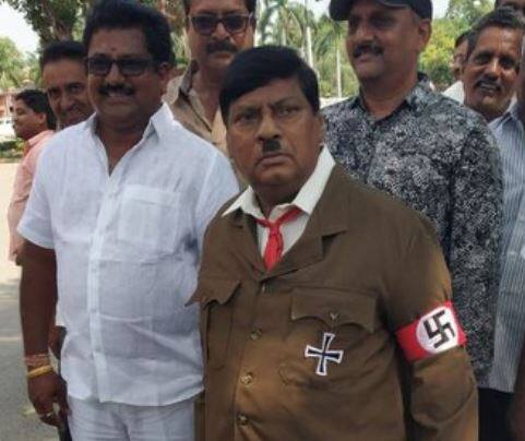 TDP MP Naramalli Sivaprasad dressed up as Adolf Hitler સંસદમાં ‘હિટલર’ બનીને આવ્યા TDP સાંસદ, જાણો કેમ કર્યું આવું