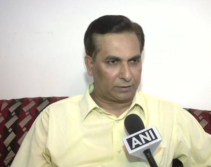 પ્લેન જ્યારે ઉડવાની તૈયારીમાં હતું ત્યારે બાળકની માતાએ તેને ચૂપ કરાવી લીધું હતું પરંતુ કેબિન ક્રૂના અસભ્ય વર્તનથી બાળક ડરી ગયું અને જોરજોરથી રડવા લાગ્યું. જે બાદ વિમાન ટર્મિનલ પરત લાવવામાં આવ્યું તથા ભારતીય પરિવાર સહિક અન્ય મુસાફરોને ઉતારી મુકવામાં આવ્યા.