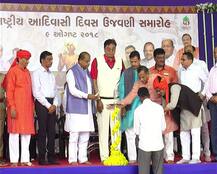 ભાજપના ક્યા નેતાએ આદિવાસીઓ પાસે સહીઓ કરાવીને તેમનાં નાણાં પોતે ખાઈ ગયા હોવાની કરી કબૂલાત, જાણો વિગત ?