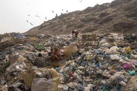 ગુજરાતના મુખ્યમંત્રી વિજય રૂપાણીએ 5 જુનના રોજ વિશ્વ પર્યાવરણ દિન નિમીત્તે અમદાવાદમાં પોલ્યુશનના પ્રમાણમાં થઈ રહેલા વધારા તેમજ મ્યુનિ. કોર્પોરેશન નાગરીકો માટે સમસ્યા રૂપ બની રહેલા પિરાણા ડમ્પ સાઇટના કચરાંના ઢગલાંનો કઈ રીતે નિકાલ કરવો તે અંગે પણ તેમણે ચિંતા વ્યક્ત કરી હતી. તેના ભાગરૂપે નાગરીકોને સ્વચ્છ પર્યાવરણ પૂરું પાડવાની નેમ સાથે આ કમિટિની રચના કરવામાં આવી છે.