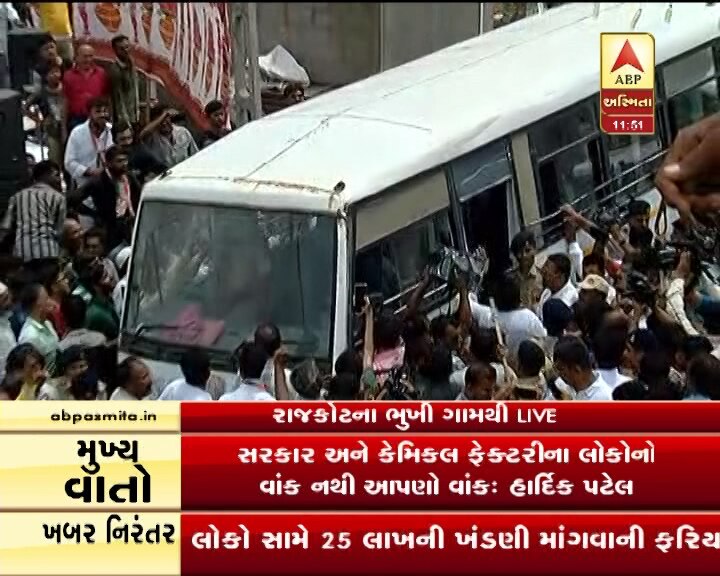 રાજકોટ: ભાદર નદીમાં પ્રદુષિત પાણી મુદ્દે ધોરાજીના ધારાસભ્ય લલિત વસોયા જળસમાધિ કરે તે અગાઉ પોલીસે તેમની અટકાયત કરી હતી. પોલીસે તે સિવાય પાટીદાર નેતા હાર્દિક પટેલની અટકાયત કરી હતી.