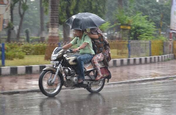 આ વરસાદી સિસ્ટમ મધ્ય પ્રદેશથી ગુજરાતમાં આવી શકે છે અને મહારાષ્ટ્ર, મુંબઈ, ગુજરાતના ઉત્તર ગુજરાત અને દક્ષિણ ગુજરાત સહિતના વિસ્તારોમાં આગામી 15મથી 21 ઓગસ્ટ સુધીમાં સારો વરસાદ પડે તેવી સંભાવના છે. 14મી ઓગસ્ટ સુધી ગુજરાતમાં ઝાપટાં પડશે તેવું અંબાલાલ દા.પટેલે જણાવ્યું હતું.