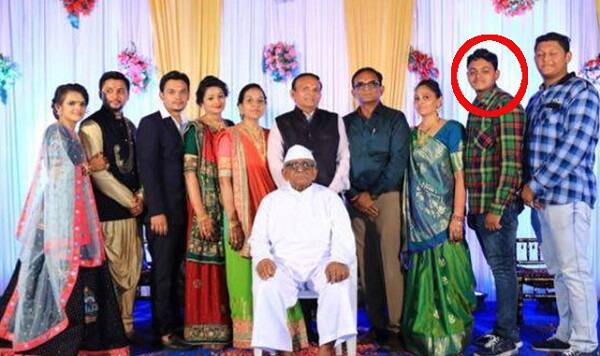 કેનેડાથી ગુજરાત ભરમાં ધૂમ મચાવનાર ક્રિશના પિતા અશોકભાઈ તેના વતન માંડાસણ ગામમાં 15 વર્ષ સુધી સરપંચ રહ્યાં હતાં. 30 વર્ષ સુધી અશોકભાઈએ હાઈસ્કૂલમાં ક્લેરીકલ વિભાગમાં ફરજ બજાવી હતી.