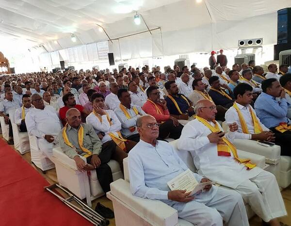 આજે દાદાનો પરિવાર ઇલેક્ટ્રીક મેન્યુફેક્ચરીંગના ધંધામાં મુંબઈમાં કાર્યરત છે. નારાયણદાદા 88 વર્ષની ઉંમરે પણ તેમની મુંબઈ ઓપેરા હાઉસમાં આવેલી ઓફિસે રોજ જાય છે. પોતાના ઇ-મેઇલથી લઇ પત્રો પોતે જ જવાબ આપે છે.