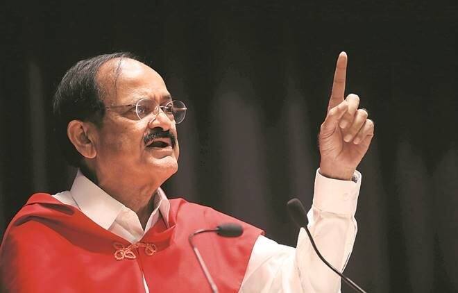 વૈંકેયા નાયડુ ભારતના ઉપરાષ્ટ્રપતિ છે. ભાજપમાંથી રાજીનામું આપીને આ બંધારણીય પદ ધારણ કર્યું છે. ભાવનગરનો કાર્યક્રમ સરકારી છે. આમ છતાંય ભાજપના પૉસ્ટરમાં પ્રદેશ અધ્યક્ષની પૂર્ણકદની તસ્વીર સાથે ઉપરાષ્ટ્રપતિનો અડધો ફોટો છે. મુખ્યમંત્રી, નાયબ મુખ્યમંત્રીના ફોટોગ્રાફને પણ આ જ રીતે નિરૂપણ કર્યા છે. એટલુ જ નહી, પૉસ્ટરમાં સ્પેલિંગ પણ ભૂલ ભરેલા છે. જે પ્રોટોકોલ, ગણતંત્ર ભારતના બંધારણીય પદની ગરિમાને હનનકર્તા છે.