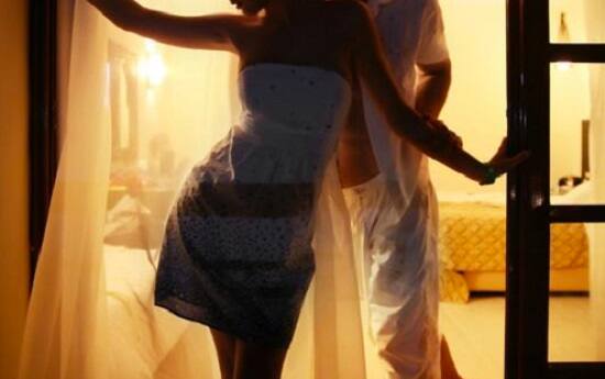 જજે ત્રણેયનાં સોમવાર સુધીનાં રિમાન્ડ મંજૂર કર્યાં છે. ગેંગની ચાર યુવતીઓ પકડાઇ નથી. ફરિયાદમાં 3 સગી બહેનો હેમાલી પ્રવીણ જુવાલિયા (19), નિકિતા (23), હીરાલી (21, ત્રણેય રહે: સ્વસ્તિક રો-હાઉ, અમરોલી) તેમજ અન્ય એક યુવતી પ્રિયા નારાયણ રોય (19) (રહે: મહાપ્રભુનગર સોસા, લિંબાયત)નાં નામો દર્શાવાયા છે.