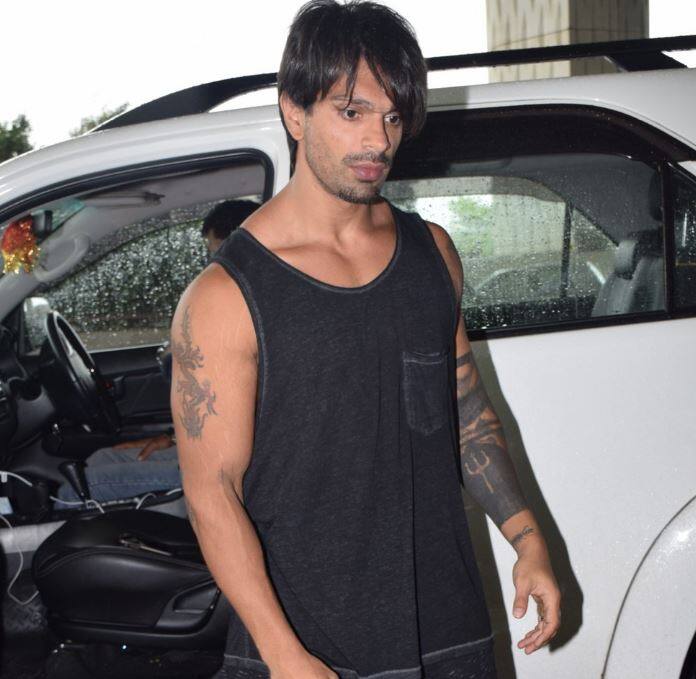 બિપાશા અને કરણ એકબીજાથી અલગ પડી રહ્યા હતા ત્યારે એકદમ નર્વસ જોવા મળ્યા હતા. 