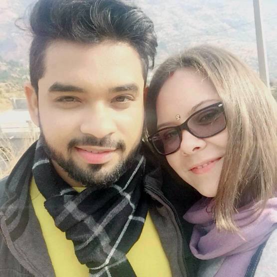 આ કપલ ભારત આવી પહોંચ્યું, જ્યાંથી તેઓ બાગપત પહોંચ્યા. વેરોનિકાએ સ્પેશયલ મેરેજ એક્ટ મુજબ બાગપત એડીએમ કોર્ટમાં લગ્ન કરવા માટે અરજી કરી હતી.