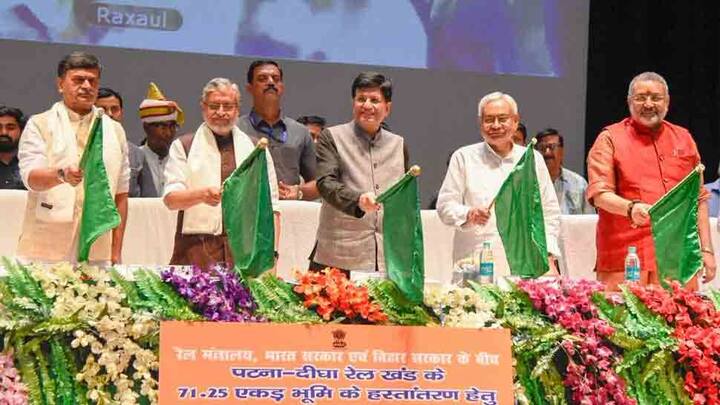 પીયૂષ ગોયલે બિહારના પટનામાં નવી યોજનાઓનું લોકાર્પણ કર્યું. પીયૂષ ગોયલે કહ્યું ઝડપથી રેલ્વેમાં બમ્પર ભર્તીઓ કરવામાં આવશે. તેમણે કહ્યું કે, રેલ્વેમાં સુરક્ષાની મજબુતી લાવવા માટે 10 હજાર પોસ્ટ પર ભરતી કરવામાં આવશે. તેમાંથી 50 ટકા મહિલાઓ હશે. આરપીએફના માટે ઝડપથી અરજી પ્રક્રિયા ચાલુ કરવામાં આવશે. સમગ્ર દેશમાં 6 હજારથી વધારે સ્ટેશનોને સીસીટીવી કેમેરાથી લેસ કરવામાં આવશે. 