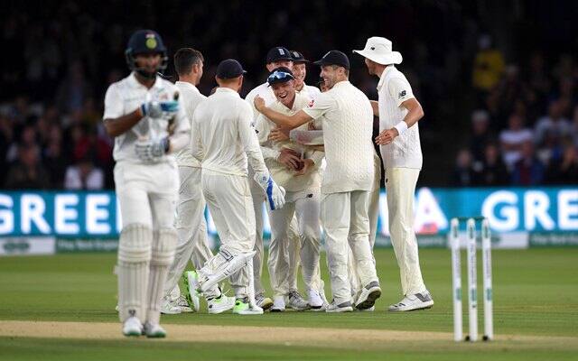 લોર્ડ્સના મેદાન પર રમાયેલી બીજી ટેસ્ટ મેચમાં ઇંગ્લેન્ડે ભારતને ઈનિગ્સ અને ૧૫૯ રને કારમો પરાજય આપી પાંચ ટેસ્ટમેચની સિરિઝમાં ૨-૦ની લીડ મેળવી લીધી છે. ભારતે પ્રથમ ઈનિગ્સમાં ૧૦૭ રન બનાવ્યા હતા. જેના જવાબમાં ઇંગ્લેન્ડે ક્રિસ વોક્સના અણનમ  ૧૩૭ રન અને બેરસ્ટોના ૯૩ રનની મદદથી ૭ વિકેટના નુકસાનથી ૩૯૬ રનનો સ્કોર બનાવી દાવ ડિક્લેર કર્યો હતો. પ્રથમ દાવને આધારે ઇંગ્લેન્ડે ૨૮૯ રનની લીડ મેળવી હતી. બીજા દાવમાં ઊતરેલી ભારતીય ટીમ માત્ર ૧૩૦ બનાવી શકી હતી.