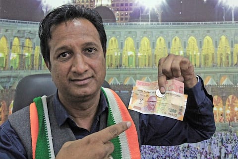 ગુજરાત કોંગ્રેસના આ ધારાસભ્યે પોલીસને ફોન કરીને જાહેરમાં જુગાર રમતા પોતાના સગા ભાઈને પકડાવી દીધો, પોલીસને શું આપી સૂચના? ગુજરાત કોંગ્રેસના આ ધારાસભ્યે પોલીસને ફોન કરીને જાહેરમાં જુગાર રમતા પોતાના સગા ભાઈને પકડાવી દીધો, પોલીસને શું આપી સૂચના?