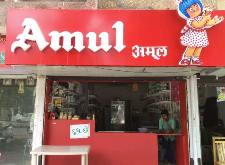 ફૂડ કેટેગરીમાં અમૂલ એક તૃતિયાંશ લોકોની પસંદ બનીને ટોચ પર રહી. જ્યારે રામદેવની પતંજલિ બ્રાન્ડ બીજા નંબર પર રહી. જોકે પર્સનલ કેર સ્પેસમાં પતંજલિ ટોચ પર રહી. અહીંયા તેણે ડાબર અને વિક્કો જેવી જૂની અને જાણીતી બ્રાન્ડને પાછળ રાખી. ટેલિકોમ સેક્ટરમાં બીએસએનએલ 41 ટકા લોકોની પસંદ સાથે મોખરે રહી. તેણે જિયો, વોડાફોનને પાછળ રાખ્યાં હતા.