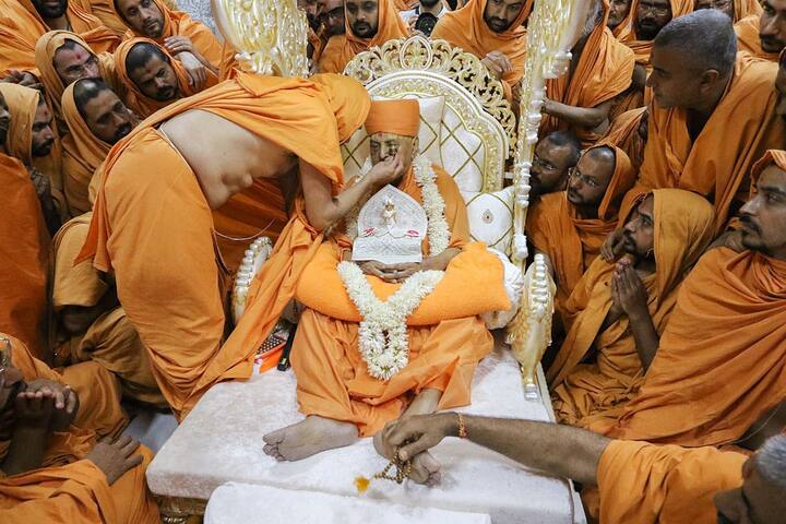 અમદાવાદ: બોચાસણવાસી શ્રી અક્ષરપુરુષોતમ સ્વામિનારાયણ સંસ્થા(બીએપીએસ)ના વડા પ્રમુખ સ્વામી મહારાજની આજે બીજી પૂણ્યતિથિ છે. પ્રમુખસ્વામી 13 ઓગસ્ટ,2016ના રોજ અક્ષરનિવાસી થયા હતા. તેમણે 95 વર્ષે સાળંગપુર ખાતે અંતિમ શ્વાસ લીધા હતા.