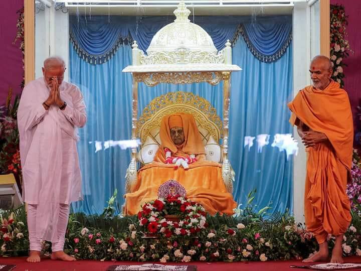 પ્રમુખ સ્વામી અક્ષરનિવાસી થયાના સમાચાર સાંભળી લાખોની સંખ્યામાં હરિભક્તો પ્રમુખ સ્વામીના અંતિમ દર્શન માટે સાળંગપુર ઉમટી પડ્યા હતા. ખુદ વડાપ્રધાન નરેન્દ્ર મોદી પણ બાપાના અંતિમ દર્શન માટે આવ્યા હતા. બાપાની વસમી વિદાયથી ભક્તોના આંસુ રોકાયા રોકાતા નહોતા અને ધ્રુસકે ધ્રુસકે રડી પડ્યા હતા.
