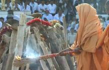 પ્રમુખ સ્વામીની આજે બીજી પુણ્યતિથિ, જુઓ બાપાની અંતિમયાત્રાની તસવીરો