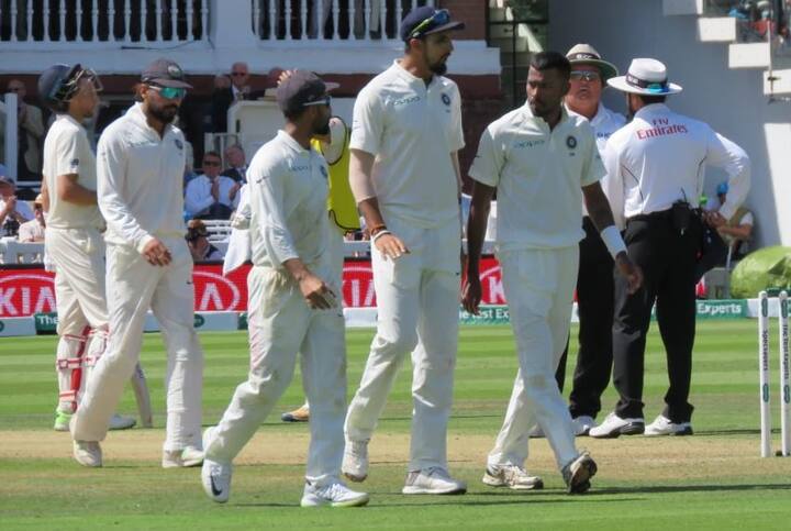 હાર્દિક પંડ્યા બોલરોના રેકિંગમાં 25 ક્રમનો કૂદકો લગાવીને 74માં નંબર પર આવી ગયો છે. 849 પોઈન્ટ સાથે બોલરોના લિસ્ટમાં જાડેજા ત્રીજા અને 802 પોઈન્ટ સાથે અશ્વિન પાંચમા નંબર પર છે.