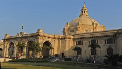 રાજસ્થાન વિધાનસભાની કુલ 200 બેઠકો છે. એબીપી ન્યૂઝ સી વોટરના સર્વે મુજબ, ભાજપને  37 ટકા, કૉંગ્રેસને 51 ટકા અને અન્યને 12 ટકા મત મળવાનું અનુમાન છે. બેઠકોની વાત કરવામાં આવે તો ભાજપ-57, કૉંગ્રેસ-130 અને અન્ય-13 બેઠકો મળવાનો અંદાજ છે. રાજસ્થાનમાં મુખ્યમંત્રીની પસંદમાં વસુંધરા રાજે 24 ટકા, અશોક ગહેલોત 41 ટકા અને સચિન પાયલોટ 10 ટકા લોકોની પસંદ છે.