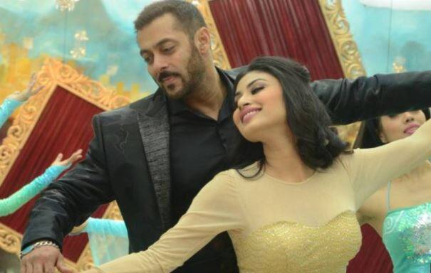  મૌની રોયની ફિલ્મ ગોલ્ડમાં અક્ષય કુમાર મુખ્ય ભૂમિકામાં જોવા મળશે. આ ફિલ્મમાં મૌની તેની પત્નીની ભૂમિકા નિભાવી રહી છે. 