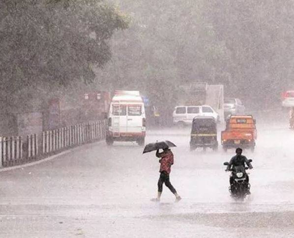 ગુજરાતમાં લાંબા સમયથી વરસાદનો વિરામ છે ત્યારે છેલ્લા ત્રણ દિવસથી ગુજરાતમાં ઘણી જગ્યાએ છૂટો છવાયો વરસાદ વરસી રહ્યો છે. જોકે વરસાદ બંધ થતાં બફારો વધી ગયો છે. જેના કારણે લોકો ત્રાહિમામ પોકારી ગયા છે અને વરસાદ માટે અનેક જગ્યાએ પૂજા-અર્ચના કરવામાં આવી હતી.