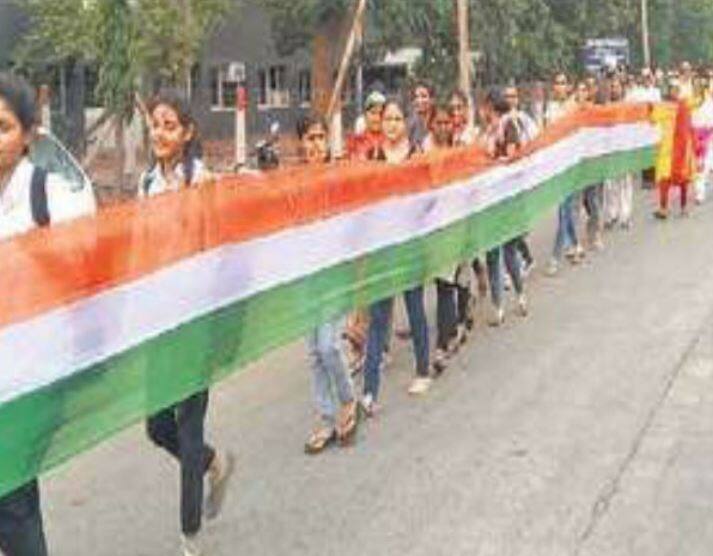 આ પહેલા ઈંન્દોરમાં જ એરપોર્ટ ઓથોરિટી ઓફ ઈન્ડિયાએ આઝાદી મહોત્સવ મુજબ રવિવારે સવારે ઈન્દોરના દેવી અહિલ્યા એરપોર્ટથી મિની મેરેથોનનું આયોજન કર્યું હતું. જેમાં મોટી સંખ્યમાં શહેરના યુવાનો અને બાળકોએ ભાગ લીધો હતો. 