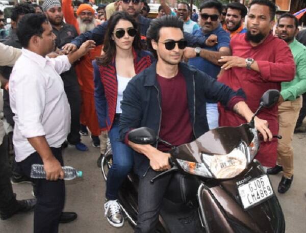 ‘લવરાત્રી’ ફિલ્મનું શૂટિંગ વડોદરા ખાતે આવેલ અલગ-અલગ લોકેશન પર કરવામાં આવ્યું હતું. ત્યારે ‘લવરાત્રી’ ફિલ્મની સ્ટાર કાસ્ટ આયુષ શર્મા અને વારીના હુસૈન છોગાળા સોંગ લોંચ કરવા માટે બે દિવસ માટે વડોદરાના મહેમાન બન્યાં છે. 