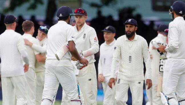 ટીમ ઇન્ડિયાના પૂર્વ વિસોફ્ટક ઓપર વીરેન્દ્ર સેહવાગે પણ ટ્વીટ કરીને ટીમ ઇન્ડિયાના પ્રદર્શન પર નિરાશા વ્યક્ત કરી છે. સેહવાગે લખ્યું કે, ભારતનું ખરાબ પ્રદર્શન. અમે ટીમની સાથે છીએ, પરંતુ સંઘર્ષ વગર હારવું એ નિરાશાજનક છે. આશા રાખીએ છીએ કે ટીમ આ સ્થિતિમાં વાપસી કરશે.