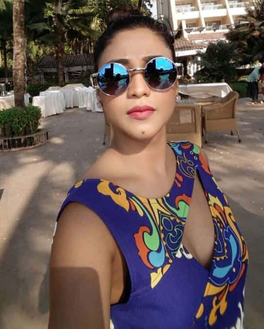  તેણે કહ્યું, મેં તે વ્યક્તિને કહ્યું તું આ શું કરી રહ્યો છે? જે બાદ મેં બુમ પાડીને એર હોસ્ટેસનું ધ્યાન દોર્યું. એક એર હોસ્ટેસ આવી અને મને બીજી સીટ ઓફર કરી. આ રીતે મેં તે વ્યક્તિથી છુટકારો મેળવ્યો. કથિત છેડછાડની આ ઘટનામાં હજુ સુધી પોલીસ ફરિયાદની વાત સામે આવી નથી.