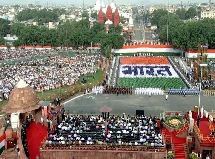 પીએમે આ દરમિયાન બધા જવાનોને સલામ કરી અને દેશની સેવા માટે તેમનો ધન્યવાદ કર્યો, વડાપ્રધાને કહ્યું કે આજે દેશમાં કેટલીક જગ્યાએ સારો વરસાદ થઇ રહ્યો છે, પણ કેટલીક જગ્યાએ પુરથી હાલત બગડી પણ છે. ત્યાં સરકાર સહાયતા કરી રહી છે. 