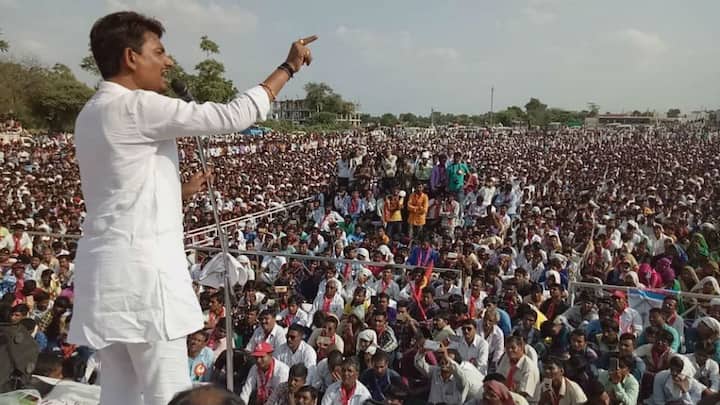 અમદાવાદના શિલજમાં ગુજરાત ઠાકોર સમાજની અનામત સમિતિની ચિંતન શિબિર મળી હતી. આ શિબિરમાં ઠાકોર સમાજના આગેવાનો હાજર રહ્યા હતા. ઓબીસી માટેની 27 ટકામાંથી 15 ટકા અનામતનો લાભ ઠાકોર સમાજને મળે તે માટે ચિંતન શિબિરમાં ચર્ચા વિચારણા કરવામાં આવી હતી.