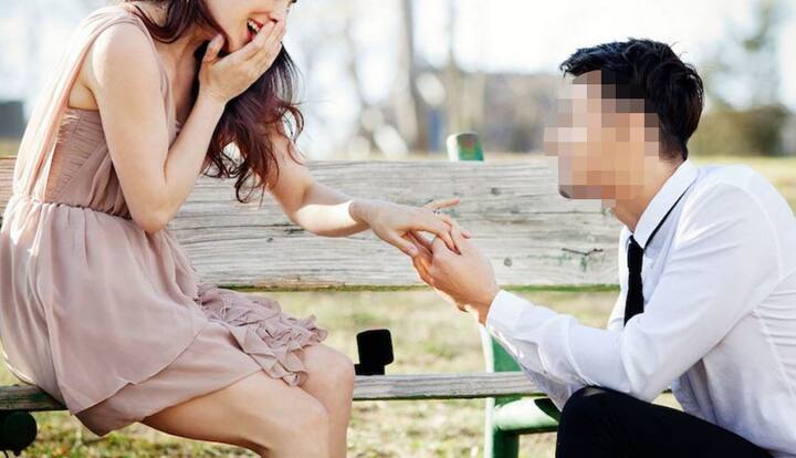 મુરુગન બૂર્મા કોલોનીમાં રહે છે અને હોસૂરની રહેવાસી મહિલાની ફરિયાદ પર તેની ધરપકડ કરવામાં આવી છે. તે મહિલાઓને ઝાળમાં ફસાવી તેમની પાસેથી ચેન લઈ લેતો હતો. મુરુગન તમિલ અખબારમાં વર્ષ 2008થી લગ્નની નકલી જાહેરાત આપતો હતો. તે છૂટાછેડા હોવાનો દાવો કરતો અને પુનઃ લગ્ન કરવા માંગે છે તેમ જણાવતો હતો.