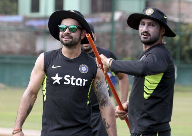 શાસ્ત્રીએ શ્રેણી શરૂ પહેલા કહ્યું હતું કે, “ઈંગ્લેન્ડની પીચ અને કન્ડીશન્સની ટીમ ઈન્ડિયાના પ્રદર્શન પર કોઈ અસર નહીં પડે. અમે દરેક મેચને ઘરેલુ મેચની જેમ રમીશું. અમારી ટીમ આક્રમક છે અને જીતવા માટે રમીએ છીએ. ઈંગ્લેન્ડ સામે આ સીરિઝમાં અમે જીતવા માટે જ રમીશું. અમે અહીંયા મેચ ડ્રો કરવા નથી આવ્યા. મેચ જીતવાની પૂરી કોશિશમાં જો અમે હારી પણ જઈશું તો તે અમારા માટે દુર્ભાગ્યપૂર્ણ ગણાશે.”