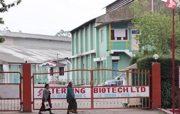 આ કેસમાં દિલ્હી સ્થિત ઉદ્યોગપતિ ગગન ધવન, આંધ્ર બેન્કના પૂર્વ નિયામક અનુપ ગર્ગ અને સ્ટર્લિંગ બાયોટેકના ડિરેક્ટર રાજભુષણ દિક્ષિતની ધરપકડ થઈ ચૂકી છે. પરંતુ પોતાની ધરપકડ ટાળવા માટે નીતિન સાંડેસરા વિદેશ નાસી જવામાં સફળ થયા હતા. બુધવારે મોડી સાંજે તેમની ધરપકડ થતાં આ કેસમાં સીબીઆઈને મોટી સફળતા મળી છે. થોડા દિવસો પહેલા ઈડી દ્વારા સાંડેસરા ગ્રુપની પ્રોપર્ટી સીઝ કરવામાં આવી હતી.