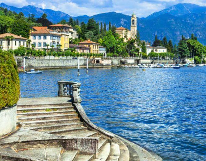 લેક કોમોનો સૌથી ફેમસ ટાઉન બેલાજિયો છે. બોટથી જવું એ બેસ્ટ છે. જેને કારણે ચારે તરફની સુંદરતા જોવા મળે છે. મેનાજિયો વિલેજ પણ નેચરલ બ્યૂટીથી ભરપૂર છે. વોટર સ્પોર્ટ્સ માટે આ જગ્યા ધી બેસ્ટ છે. અહીંયા અનેક સુંદર ગાર્ડન્સ પણ આવેલા છે.