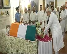 અટલ બિહારી વાજપેયીને PM મોદી, સોનિયા ગાંધી, અડવાણી સહિતના નેતાઓએ આપી શ્રદ્ધાંજલી