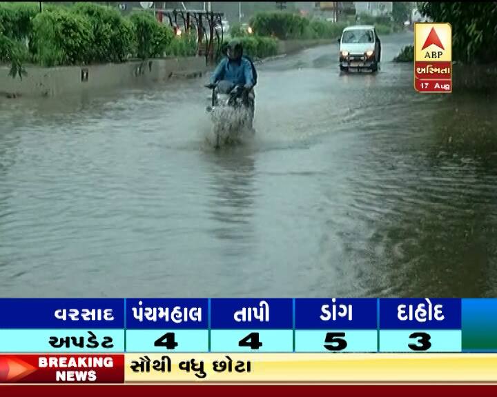 હવામાન ખાતા દ્વારા 72 કલાકમાં ભારે વરસાદની આગાહી કરવામાં આવી હતી. રાજ્યના પાટનગર ગાંધીનગર જિલ્લામાં પણ વરસાદી માહોલ છે. બંગાળની ખાડીની વરસાદી સિસ્ટમ ગુજરાતમાં સક્રિય બની છે. આ ઉપરાંત રાજ્યના દરિયા કાંઠાના વિસ્તારોના માછીમારોને દરિયો ન ખેડવાની સલાહ અપાઈ છે. અત્રે જણાવવાનું કે અત્યાર સુધી રાજ્યમાં 56 ટકા વરસાદ નોંધાયો છે.