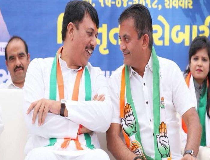 નવી દિલ્હીઃ 2019 લોકસભાની ચૂંટણીને લઈ દિલ્હીમાં કોંગ્રેસ અધ્યક્ષ રાહુલ ગાંધીના નેતૃત્વમાં એક બેઠક મળી હતી. જેમાં દેશના તમામ રાજ્યોના અધ્યક્ષ, પ્રભારીઓ હાજર રહ્યા હતા. ગુજરાતમાંથી કોંગ્રેસ પ્રમુખ અમિત ચાવડા, વિપક્ષ નેતા પરેશ ધાનાણી અને શક્તિસિંહ ગોહિલ ઉપસ્થિત રહ્યા હતા.