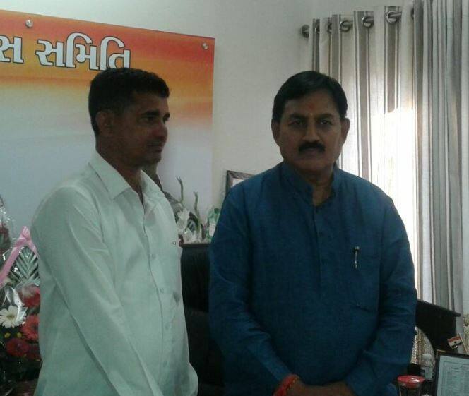 આ ઉપરાંત સિદ્ધાર્થ દેસાઇની નવસારી જિલ્લા પ્રમુખ, સુરત જિલ્લા પ્રમુખ તરીકે જગદીશ પટેલ, જુનાગઢ જિલ્લા પ્રમુખ તરીકે નટવરલાલ આર પોંકિયા અને પાટણ જિલ્લા પ્રમુખ તરીકે બાબુજી ઠાકોરના નામની જાહેરાત કરવામાં આવી હતી.