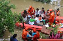 કેરળ પૂર: મૃતકોની સંખ્યા વધીને 357 થઇ, 10 હજારથી વધુ લોકોનું રેસ્ક્યૂ