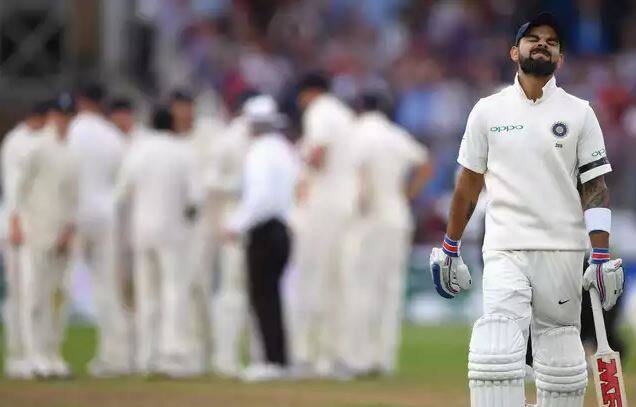 વિરાટ કોહલી કેપ્ટન તરીકે ટેસ્ટ ક્રિકેટમાં વિદેશી ધરતી પર સર્વાધિક રન બનવવાના મામલે ટોચ પર પહોંચી ગયો છે. કેપ્ટન તરીકે કોહલીએ કુલ 1694 રન બનાવી લીધા છે. આ પહેલા કેપ્ટન તરીકે સૌરવ ગાંગુલીએ 1693 અને એમએસ ધોનીએ 1591 રન બનાવ્યા હતા.